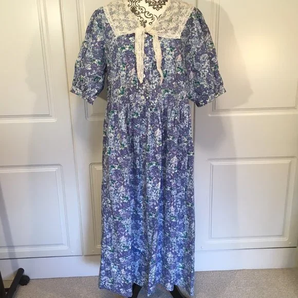 SOLD LAURA ASHLEY floral 100% cotton dress with lace collar vintage charm! - Picture 1 of 10